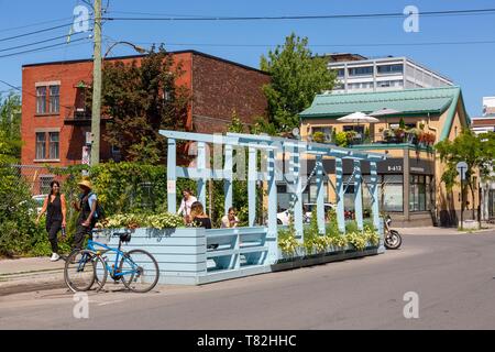 Kanada, Quebec, Montreal, Plateau-Mont-Royal, Mile-End, Saint-Viateur Straße, Straße Terrasse Stockfoto