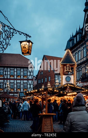 Weihnachtsmarkt und Lichter in der Fachwerkstadt Wernigerode Stockfoto