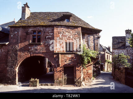 Das mittelalterliche Dorf Collonges La Rouge in der Abt. Correze. Als eines der schönsten Dörfer von Frankreich klassifiziert. Stockfoto