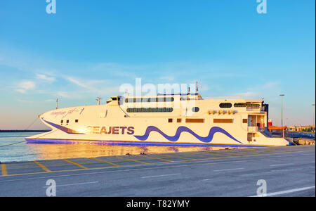 Heraklion, Kreta, Griechenland - 25. April 2018: Seajets Meister Jet 1 Fähre im Hafen von Heraklion günstig Stockfoto