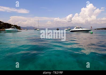 Frankreich, Alpes Maritimes, die Strecke des Meeres zwischen den beiden Inseln Lerins, Saint Honorat und Sainte Marguerite Inseln Stockfoto