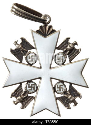 Eine Bestellung des Deutschen Adler 1. Grade das Kreuz des Ordens in vergoldetem Silber, die Öse rückwärts mit '900' Feingehaltsstempel, Mark keinen Teekocher. Zweites Modell von 1939 - 1941 mit Fächerförmigen segment Öse, die vor Errichtung des LDO, durch die godet Firma in Berlin erstellt. Die Emaille ist aufgrund der Verwendung verschmutzt, und die Vergoldung stark oxidiert. Mit der ursprünglichen Band. Breite 49,5 mm. Gewicht 27,5 mm. historischen, geschichtlichen, Awards, Awards, Deutsches Reich, Drittes Reich, Nationalsozialismus, Nationalsozialismus, Objekt, Objekte, Fotos, Medaillen, Orden, Ehrenzeichen, Medaillen, Orden, Clipping, ou Schnitt, Editorial-Use - Nur Stockfoto