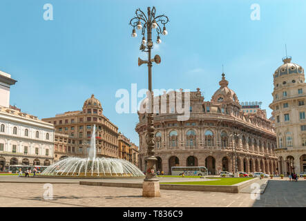 Brunnen an der Piazza de Ferrari, Genua, Ligurien, Nordwestitalien Stockfoto