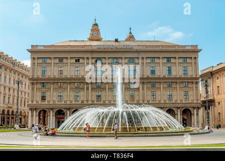 Brunnen an der Piazza de Ferrari, Genua, Ligurien, Nordwestitalien Stockfoto