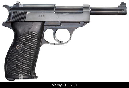 Walther P38, "null-serie" so genannte 4-Modell. Cal. 9 mm Parabellum, nein. 09232. Übereinstimmende Nummern. Helle Bohrung. Standard Inschrift der Null-Serie (Null-Serie). Annahme Mark Adler/359 auf allen Haupt- und kleine Teile. Die komplette original Blau Schwarz Hochglanz polierte Oberfläche, nur auf die Schnauze paar feine berührt - bis 10 mm - Gruben. Passend nummerierten Magazin mit doppelten Akzeptanz eagle/359. Griff aus schwarzem Bakelit Platten auch mit übereinstimmenden Nummern inkl. Abnahme eagle/359. Eine Sammlerstücke' kaum in dieser Qualität erhältlich, fast neuwertigem Zustand. Erwerbssch, Additional-Rights - Clearance-Info - Not-Available Stockfoto