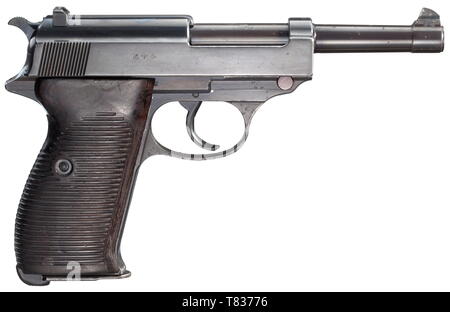 Eine Walther P38, Code '480' So genannte 1. Modell. Cal. 9 mm Parabellum, nein. 134. Übereinstimmende Nummern. Helle Bohrung. Registrierung Standard dieses Modells. Annahme Mark Adler/359 auf Haupt- und alle Kleinteile. Ursprünglich stark polierte Oberfläche, leicht Pflaumenfarbenen auf Fass, vorne links der Laufbuchse und schieben Sie berührte, leicht auf der Vorderseite des Grip verkratzt. Passend nummerierten Magazin mit doppelten Akzeptanz eagle/359. Dunkelbraun Bakelit grip Panels auch mit passenden Nummern und Akzeptanzzeichen eagle/359. Runde Trageschlaufe. Einer der ersten bekannten P38 s Cod, Additional-Rights - Clearance-Info - Not-Available Stockfoto