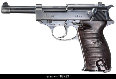 Eine Walther P38, Code '480' So genannte 1. Modell. Cal. 9 mm Parabellum, nein. 6808. Übereinstimmende Nummern. Gute Bohrung. Registrierung Standard dieses Modells. Annahme Mark Adler/359 auf Haupt- und alle Kleinteile. Ursprünglich stark polierte Oberfläche, feinste Gruben an der Vorderseite der Zylinder und die Folie, gebürstet auf diese Punkte. Partiell minimal fleckig. Magazin ohne, nur mit der Aufschrift "S. 38". Passend nummerierten Dunkelbraun Bakelit grip Panels mit Akzeptanzzeichen eagle/359. Runde Trageschlaufe. Sammlerstück in sehr gutem Zustand. Erwerbsscheinpflichtig. h, Additional-Rights - Clearance-Info - Not-Available Stockfoto