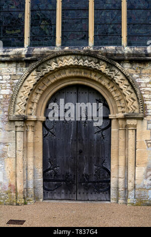 Das Westportal, St. Johannes der Täufer Kirche, Witney, Oxfordshire, England, Großbritannien Stockfoto