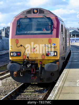 British Rail Class67 Bo-Bo diesel-elektrischen Lokomotive Nummer67007 am Kopf der Caledonian Sleeper in Inverness, Schottland, Großbritannien. Stockfoto