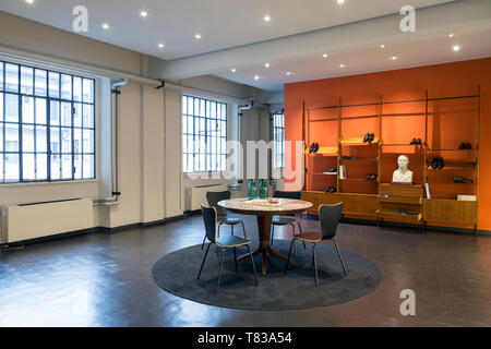 Store verkaufen Luxus Schuhe für Männer und Frauen in Mailand, Italien Stockfoto