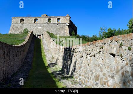 Frankreich, Alpes de Haute Provence, Parc National Du Mercantour (Nationalpark Mercantour) und Vallee du Haut Verdon, Seyne les Alpes von Vauban befestigt im späten 17. Jahrhundert, der Platz, Schanze von Fort de France gebaut südlich des Dorfes Stockfoto