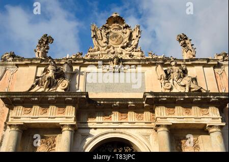 Frankreich, Var, Toulon, den Marinestützpunkt (Arsenal), das Arsenal Tor 1738 gebaut und der Eingang zum National Maritime Museum zu werden. Stockfoto