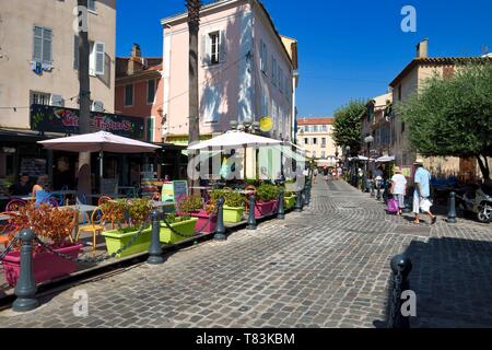 Frankreich, Var, Saint Raphael, der Rue de la Republique in der Altstadt Stockfoto