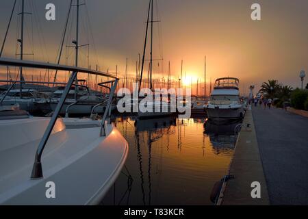 Frankreich, Var, Saint Raphael, Santa Lucia marina Stockfoto