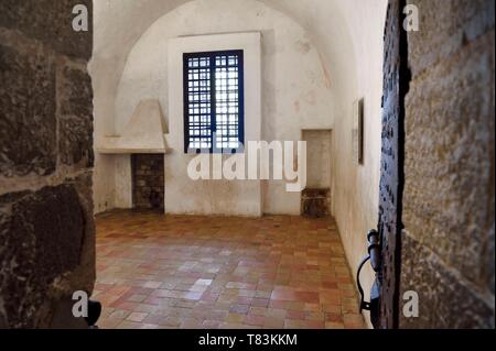 Frankreich, Alpes Maritimes, Lerins Inseln, Insel Sainte Marguerite, das Fort Royal von Vauban befestigt, das Gefängnis, Zelle der Mann in der eisernen Maske, drei Reihen von Bars am Fenster Stockfoto