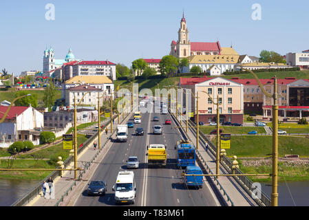 GRODNO, Weißrussland - April 30, 2019: Sonnige April Tag über die Alte Brücke Stockfoto