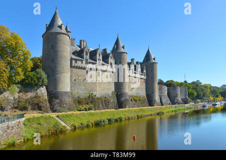 Schloss von Rohan am Ufer der Oust, Teil des Kanals von Nantes nach Brest, in Josselin, eine französische Gemeinde im Département Morbihan in der Region Bretagne in Frankreich Stockfoto