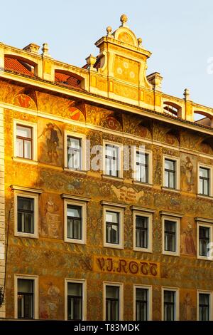 Tschechische Republik, Böhmen, Prag, ein UNESCO Weltkulturerbe, Fassade des historischen Stadtzentrum bei Sonnenaufgang Stockfoto