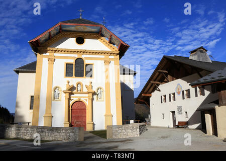 Eglise Saint-Nicolas de Véroce. Musée. / Kirche Saint-Nicolas de Véroce. Museum. Stockfoto