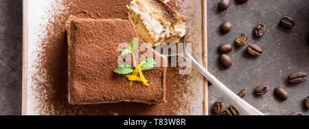Tiramisu Kuchen traditionelle italienische Dessert mit Mascarpone und Espresso Stockfoto