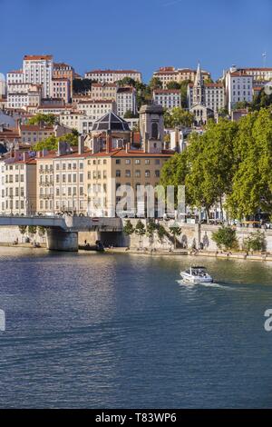 Frankreich, Rhone, Lyon, historische Stätte als Weltkulturerbe von der UNESCO, der Saone River mit Blick auf das Viertel Croix-Rousse, die Brücke Pont de La Feuillée und Bon-Pasteur Kirche Stockfoto