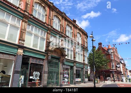 ROTHERHAM, Großbritannien - 10 JULI 2016: Street View in Rotherham, Großbritannien. Rotherham ist eine große Stadt in South Yorkshire mit einer Bevölkerung von 109,691 Menschen. Stockfoto