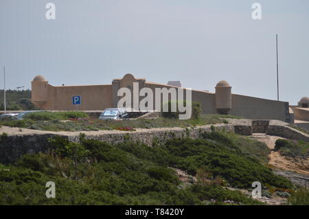 Schönen Fort von Saint George der Oktaven in Cascais. Foto von Straße, Natur, Architektur, Geschichte, Geologie. April 15, 2014. Cascais, Lissabon, P Stockfoto