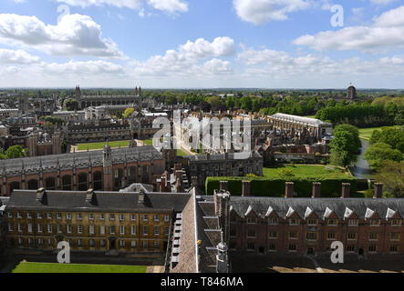 Allgemeine Ansicht der Cambridge Universität, darunter den großen Innenhof des St John's College, dem Trinity College, dem Senat und der alten Schulen, Gonville and Caius College und Kings College Chapel. Stockfoto