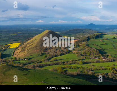 Die lawley mit dem wrekin am Horizont, von Caer Caradoc, Shropshire gesehen. Stockfoto