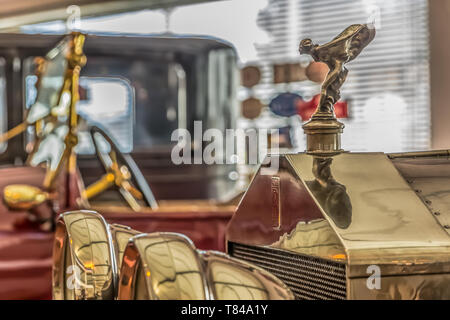 Caramulo/Portugal - 03 13 2018: Vorderansicht eines Oldtimers, Rolls Royce, Silver Ghost, in Ausstellung über Caramulo Car Museum, in Portugal Stockfoto