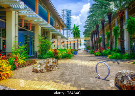 Grand Cayman, Cayman Islands, Aug 2018, dem Paseo in Camana Bay ein modernes waterfront Stadt in der Karibik Stockfoto