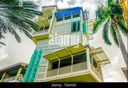 Grand Cayman, Cayman Islands, August 2018, der Aussichtsturm in Camana Bay ein modernes waterfront Stadt in der Karibik Stockfoto