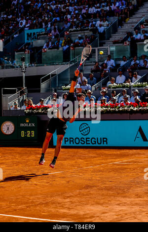 Caja Magica, Madrid, Spanien. 10. Mai, 2019. Mutua Madrid Open, Tag 7; Dominic Thiem (AUT) dient der Credit: Aktion plus Sport/Alamy leben Nachrichten Stockfoto