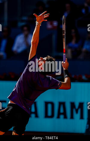 Caja Magica, Madrid, Spanien. 10. Mai, 2019. Mutua Madrid Open, Tag 7; Dominic Thiem (AUT) dient der Credit: Aktion plus Sport/Alamy leben Nachrichten Stockfoto