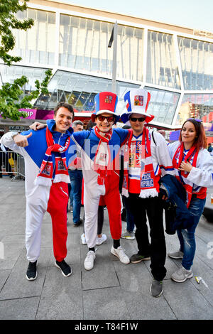 Bratislava, Slowakei. 10. Mai, 2019. Tschechische Fans posieren für die Fotografen vor dem Spiel gegen Schweden bei der WM in Bratislava, Slowakei, 10. Mai 2019. Quelle: Vit Simanek/CTK Photo/Alamy leben Nachrichten Stockfoto