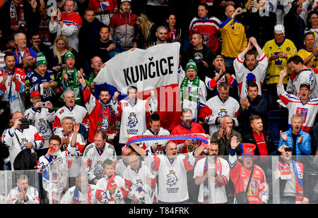 Bratislava, Slowakei. 10. Mai, 2019. Die tschechischen Fans in Aktion im Spiel Tschechien gegen Schweden bei der WM in Bratislava, Slowakei, 10. Mai 2019. Quelle: Vit Simanek/CTK Photo/Alamy leben Nachrichten Stockfoto