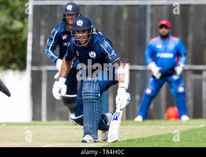 Das Grange, Edinburgh, Midlothian, Großbritannien. 10. Mai 2019. Schottland v Afghanistan ODI. Bild zeigt: Schottland Kapitän, Kyle Coetzer, auf seine Weise zu einem sehr feinen 79 während des ersten Innings wie Schottland zu Afghanistan in einer eintägigen internationalen im The Grange, Edinburgh Credit: Ian Jacobs/Alamy Live News Stockfoto