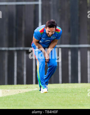 Das Grange, Edinburgh, Midlothian, Großbritannien. 10. Mai 2019. Schottland v Afghanistan ODI. Bild zeigt: Eine brillante verfangen, die vom afghanischen Kapitän, das Gulbadin, Schottland Kapitän zu entlassen, Kyle Coetzer, während des ersten Innings wie Schottland nehmen auf Afghanistan in einer eintägigen internationalen im The Grange, Edinburgh Credit: Ian Jacobs/Alamy leben Nachrichten Stockfoto