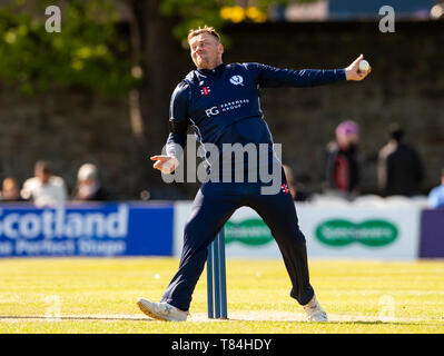 Das Grange, Edinburgh, Midlothian, Großbritannien. 10. Mai 2019. Schottland v Afghanistan ODI. Bild zeigt: Schottland's Mark Watt, Schalen während des zweiten Innings in Schottland zu Afghanistan in einer eintägigen internationalen im The Grange, Edinburgh Credit: Ian Jacobs/Alamy Live News Stockfoto