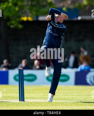 Das Grange, Edinburgh, Midlothian, Großbritannien. 10. Mai 2019. Schottland v Afghanistan ODI. Bild zeigt: Schottland's Mark Watt, Schalen während des zweiten Innings in Schottland zu Afghanistan in einer eintägigen internationalen im The Grange, Edinburgh Credit: Ian Jacobs/Alamy Live News Stockfoto