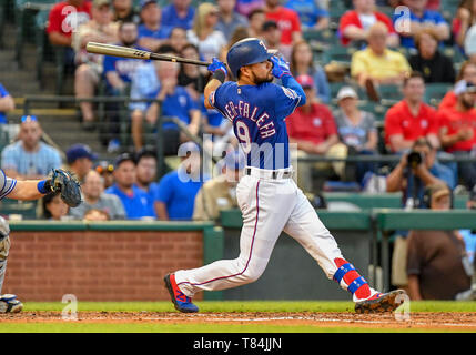 Mai 04, 2019: Texas Rangers catcher Isiah Kiner-Falefa #9 Während eine MLB Spiel zwischen den Toronto Blue Jays und der Texas Rangers bei Globe Life Park in Arlington, TX Texas besiegte Toronto 8-5 Albert Pena/CSM. Stockfoto