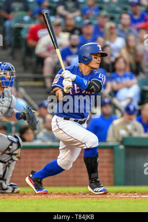 Mai 04, 2019: Texas Rangers linken Feldspieler Shin - Soo Choo #17 während ein MLB Spiel zwischen den Toronto Blue Jays und der Texas Rangers bei Globe Life Park in Arlington, TX Texas besiegte Toronto 8-5 Albert Pena/CSM. Stockfoto