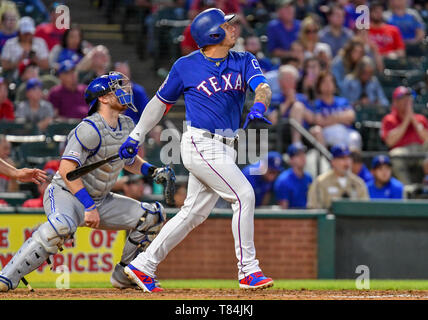 Mai 04, 2019: Texas Rangers dritter Basisspieler Asdrubal Cabrera #14 während ein MLB Spiel zwischen den Toronto Blue Jays und der Texas Rangers bei Globe Life Park in Arlington, TX Texas besiegte Toronto 8-5 Albert Pena/CSM. Stockfoto