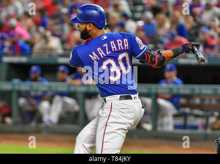 Mai 04, 2019: Texas Rangers rechter Feldspieler Nomar Mazara #30 während ein MLB Spiel zwischen den Toronto Blue Jays und der Texas Rangers bei Globe Life Park in Arlington, TX Texas besiegte Toronto 8-5 Albert Pena/CSM. Stockfoto