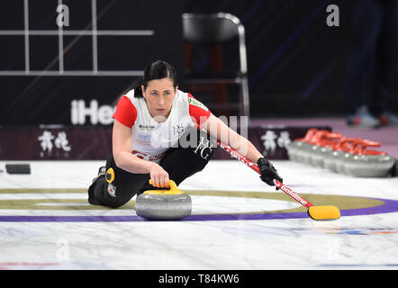 Peking, China. 11. Mai, 2019. Jill Offizier von Kanada konkurriert während der ersten Runde der Frauen robin Match zwischen China und Kanada an 2018-2019 WCF-WM-Finale in Peking, China, 11. Mai 2019. Kanada verlor 4-7. Quelle: Ren Chao/Xinhua/Alamy leben Nachrichten Stockfoto