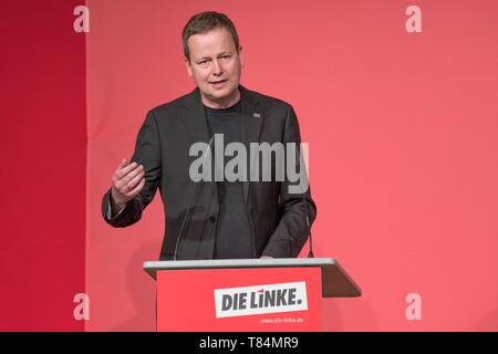 Berlin, Deutschland. 11. Mai, 2019. Klaus Lederer (Die Linke), kulturelle Senator in Berlin, spricht auf dem Parteitag seiner Partei. Quelle: Jörg Carstensen/dpa/Alamy leben Nachrichten Stockfoto