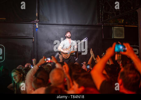 Brighton, UK. 10. Mai, 2019. Yannis Philippakis von Fohlen live in der Schlagzeile Steckplatz auf Concord 2 Stadium an der 2019 Edition von The Great Escape Festival in Brighton, UK. Foto Datum: Freitag, 10. Mai 2019. Credit: Roger Garfield/Alamy leben Nachrichten Stockfoto