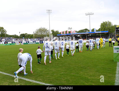 Münster, Deutschland. 11. Mai, 2019. KSC Team anreisen. GES/Fußball/3. Liga: Preussen Muenster - Karlsruher SC, 11.05.2019 Fußball: 3. Liga: Preussen Muenster vs Karlsruher SC, Muenster, Mai 11, 2019 | Verwendung der weltweiten Kredit: dpa/Alamy leben Nachrichten Stockfoto