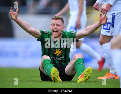 Münster, Deutschland. 11. Mai, 2019. Fabian Menig (Preussen Muenster) Schreie sitzen auf dem Spielfeld. GES/Fußball/3. Liga: Preussen Muenster - Karlsruher SC, 11.05.2019 Fußball: 3. Liga: Preussen Muenster vs Karlsruher SC, Muenster, Mai 11, 2019 | Verwendung der weltweiten Kredit: dpa/Alamy leben Nachrichten Stockfoto