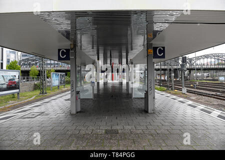 München, Deutschland. 11. Mai, 2019. Eine leere Plattform an der S-Bahn-Station Hackerbrücke. Die S-Bahn der Linie zwischen Pasing und Ostbahnhof ist wegen Wartungsarbeiten geschlossen. Quelle: Angelika Warmuth/dpa/Alamy leben Nachrichten Stockfoto